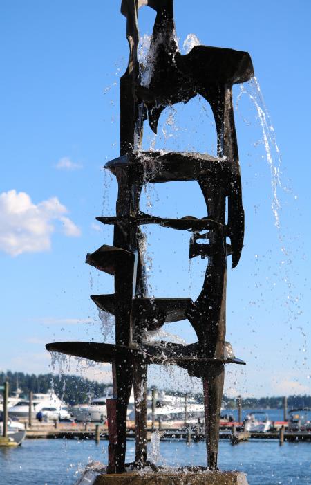 Fountain with running water at Marina Park